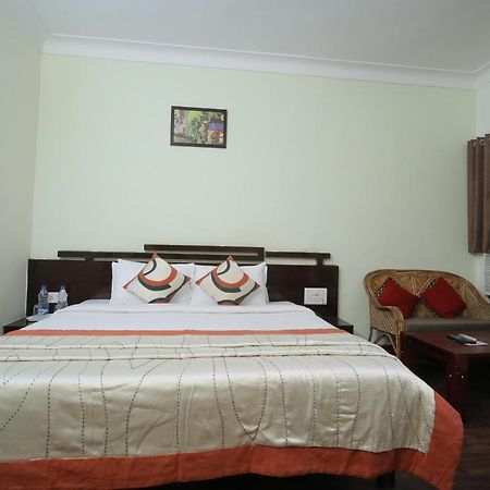 Hotel Vivek Continental Гвалиор Экстерьер фото