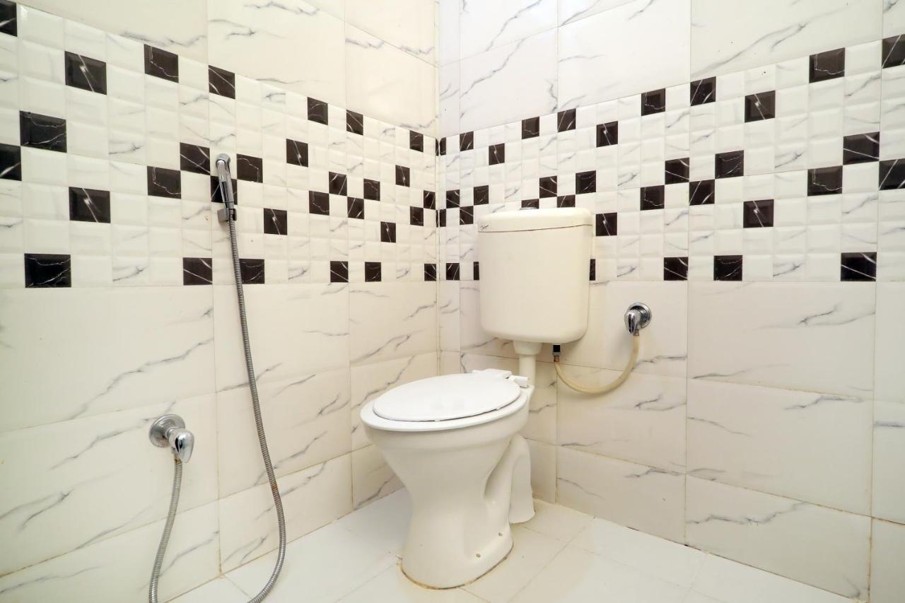 Hotel Vivek Continental Гвалиор Экстерьер фото